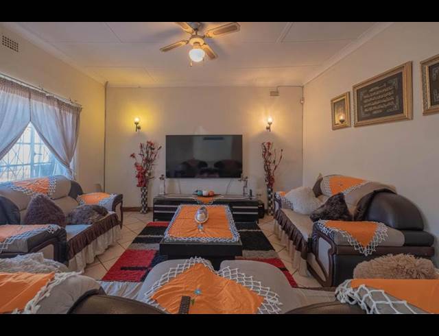 3 BEDROOM HOUSE FOR SALE IN KENSINGTON